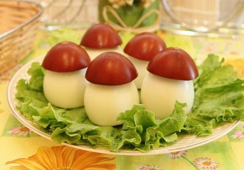 Тарелка с «Фаршированными грибочками»