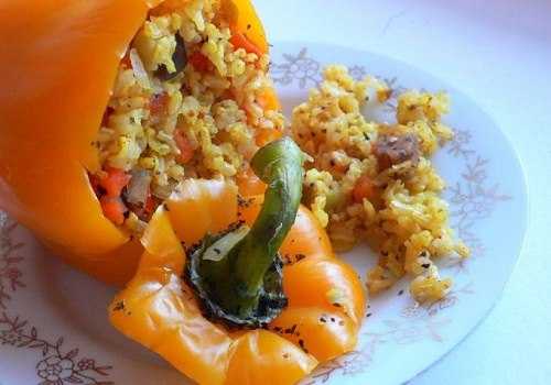 Фаршированный перец с рисом и овощами