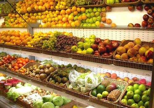 Фрукты в магазине