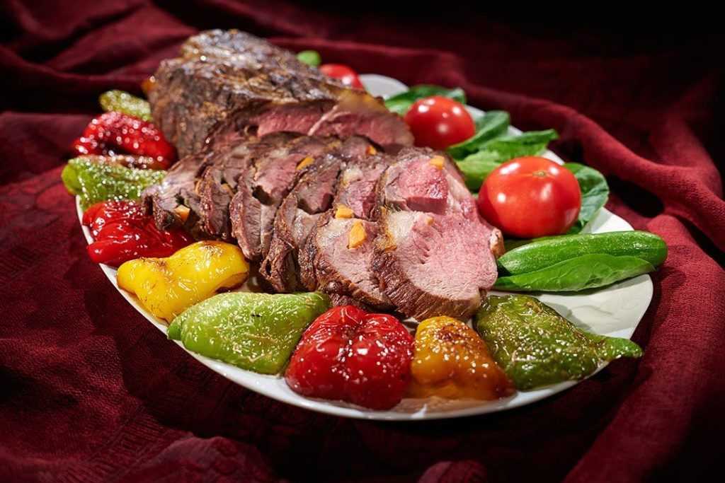 Говядина печеная с баклажанами