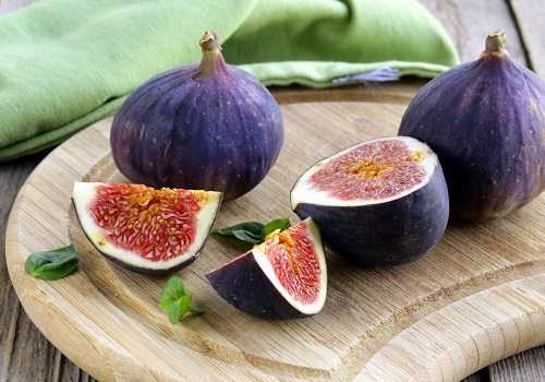 зрелые плоды смоквы