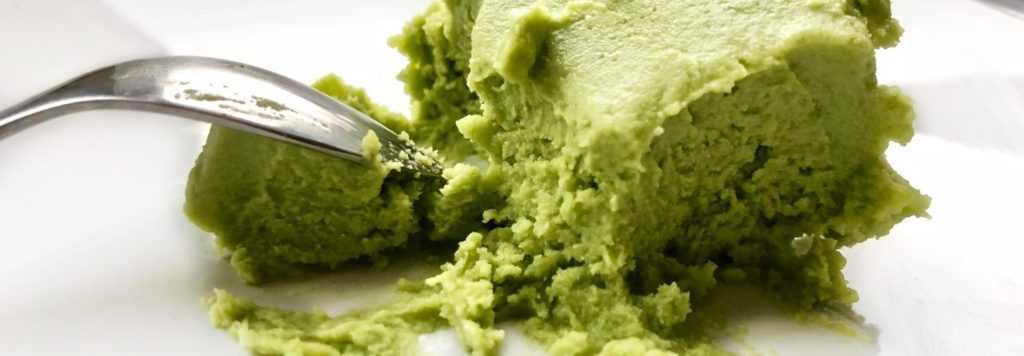 Мороженое из авокадо и шоколада