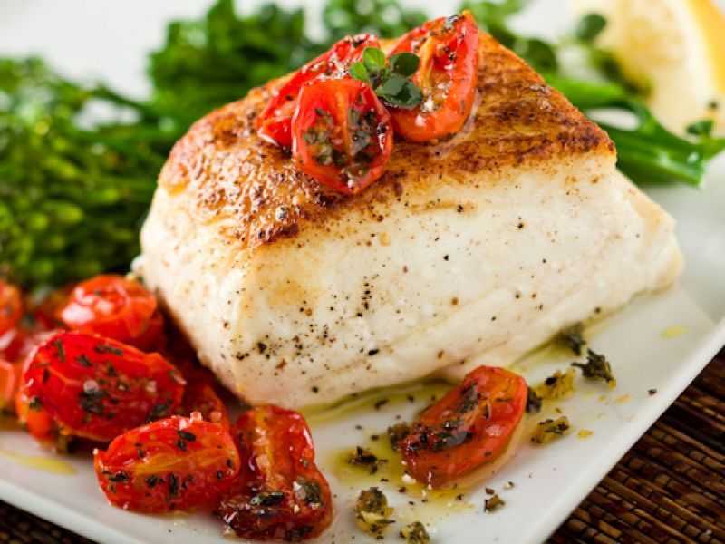 Палтус с помидорами