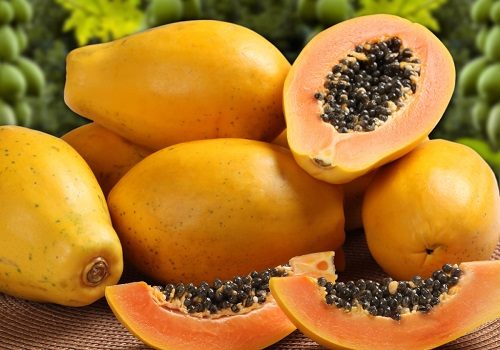Папайя, разрезанная на дольки