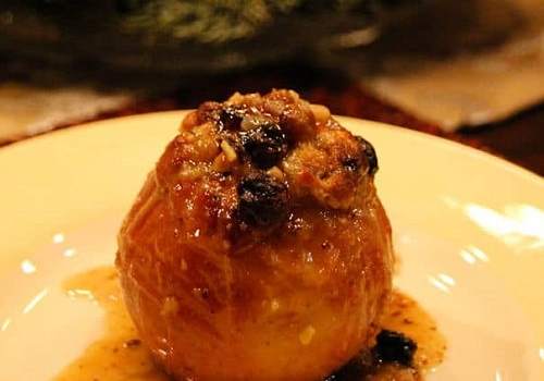 Печёные яблоки с медом и изюмом