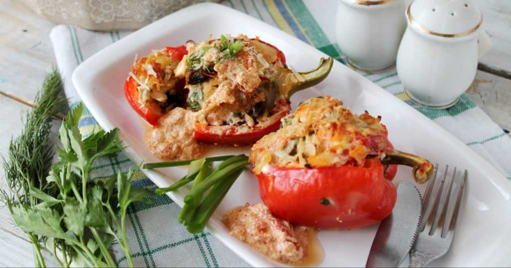 Перец, фаршированный горохом и грибами