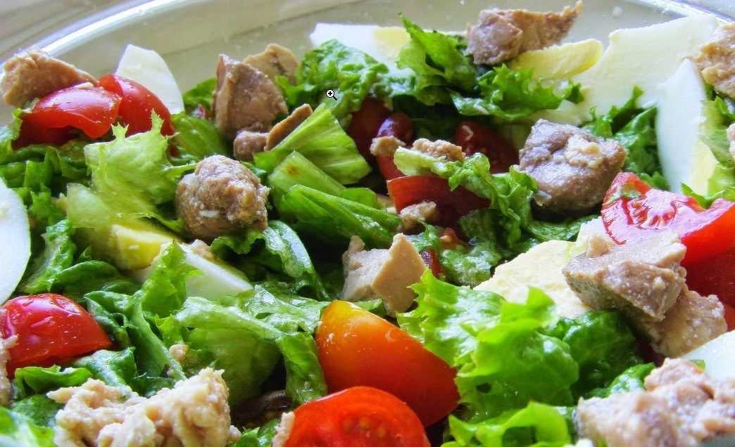 Салат из печени трески