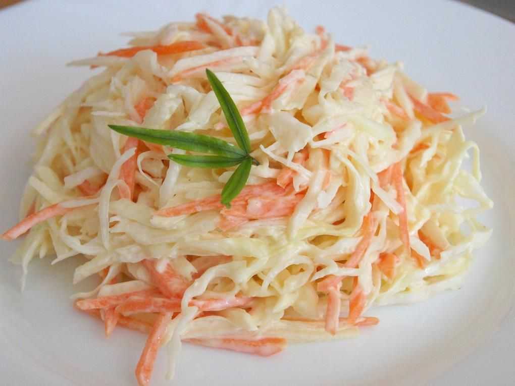 Салат из яблок и моркови