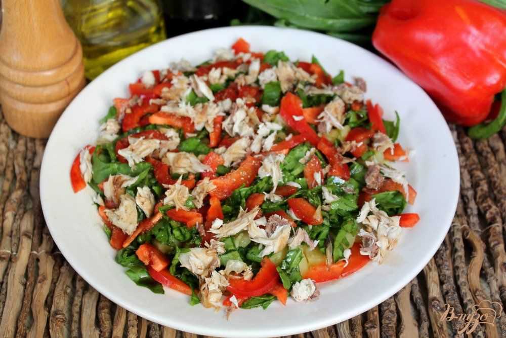 Салат с рыбой и перцем