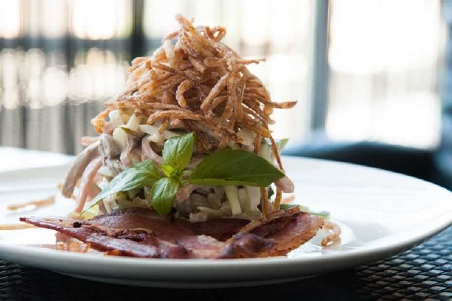 Салат с ветчиной и овощами