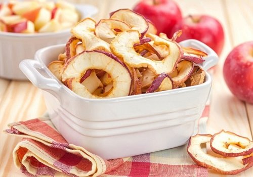 высушенные яблоки без сердцевины