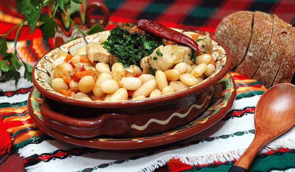 Тушеный кролик с фасолью