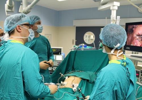 Врачи проводят панкреатэктомию