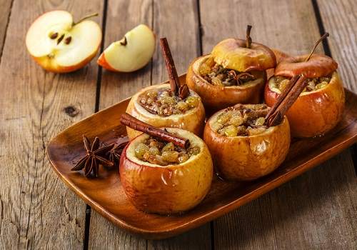 Запеченные яблоки с изюмом