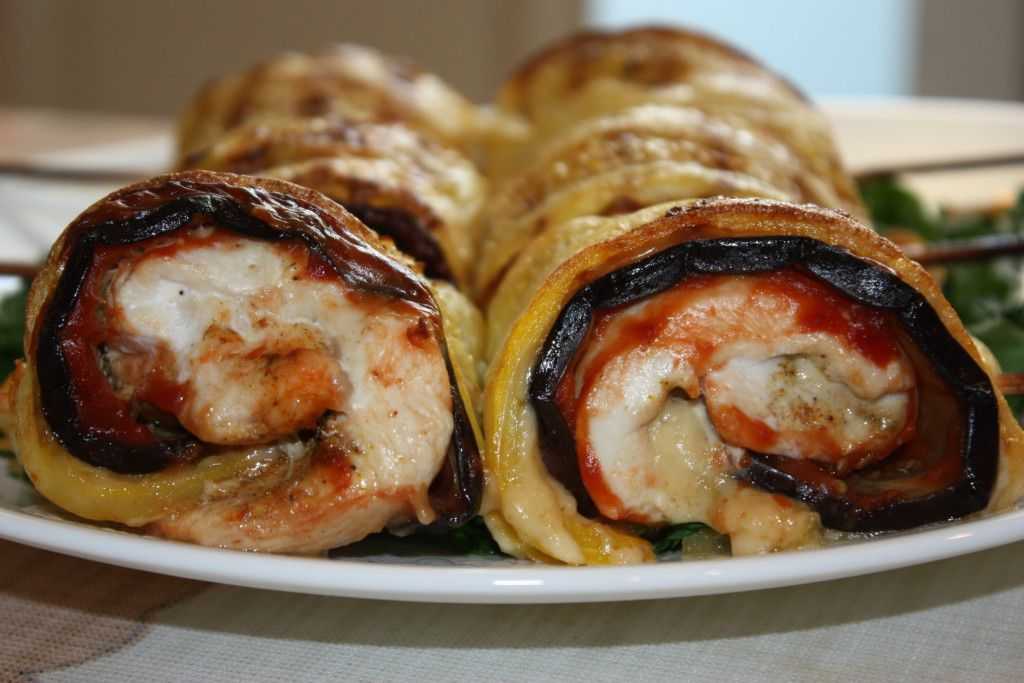 Запеченные рулетики из баклажанов