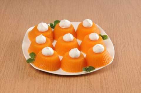 Ароматный десерт с легкой кислинкой придется по вкусу как взрослым, так и детям.