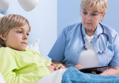 ребенок с острой болью