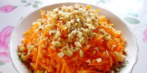 Если нет противопоказаний, в готовый салат можно добавить измельченные любые орехи.