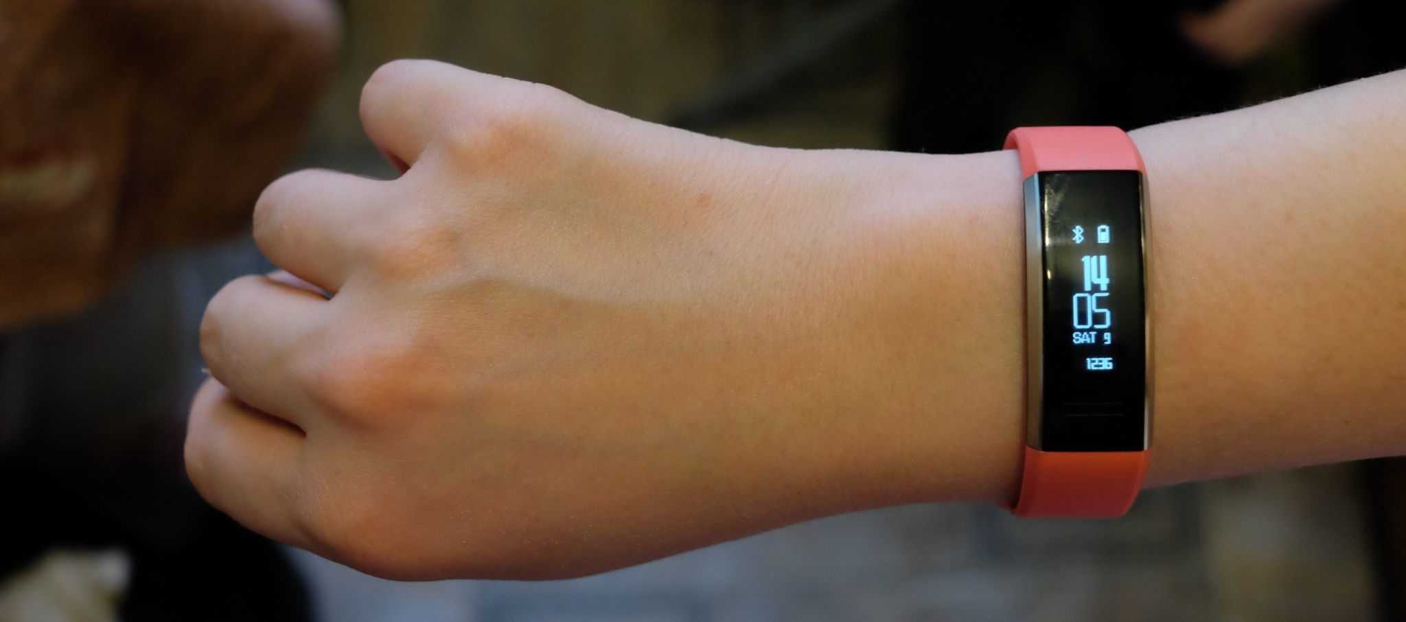 фитнес-браслет