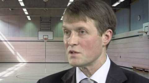 Фото из видео, где Борис Степанович Жерлыгин объясняет пользу ЛФК при диабете 2 типа Фото из видео, где Борис Степанович Жерлыгин объясняет пользу ЛФК при диабете 2 типа