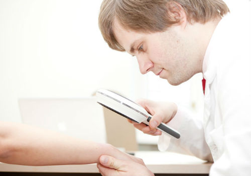 осмотр кожного покрова