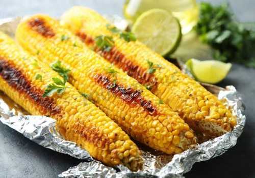 запеченная в фольге кукуруза