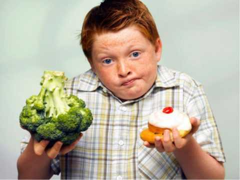 Малышам важно правильно питаться Малышам важно правильно питаться