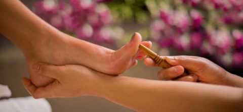 Массаж палочкой или пальцами между пальцами и подушечек пальцев ног Массаж палочкой или пальцами между пальцами и подушечек пальцев ног