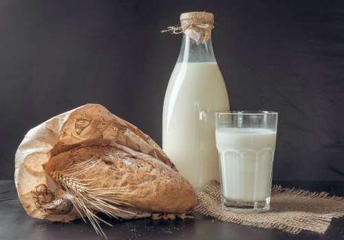 молочный продукт с хлебом