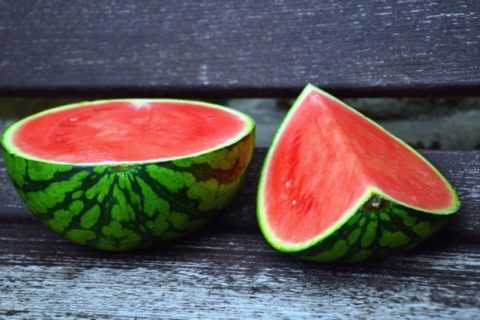 Натуральная и свежая мякоть арбуза поможет утолить не только жажду, но и голод. Натуральная и свежая мякоть арбуза поможет утолить не только жажду, но и голод.