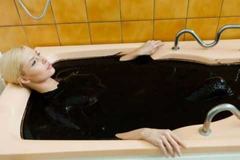 Не менее полезными в процессе лечения являются также грязевые ванны. Не менее полезными в процессе лечения являются также грязевые ванны.