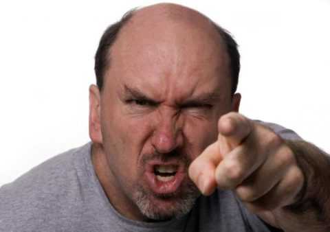 Необоснованная агрессия может быть последствием дисфункции ЦНС при гипогликемическом состоянии.