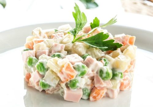 Оливье на тарелочке