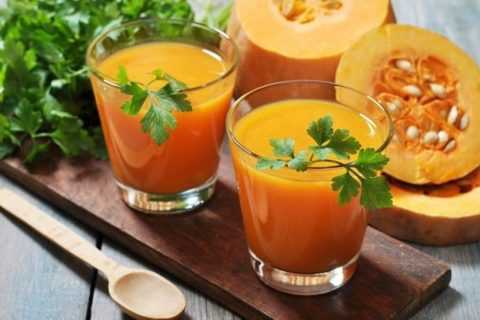 Особенно вкусен тыквенный сок с добавлением свежевыжатого сока цитрусовых фруктов.