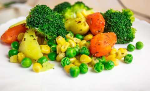 Паровые овощи сохраняют больше витаминов, чем отварные. Паровые овощи сохраняют больше витаминов, чем отварные.