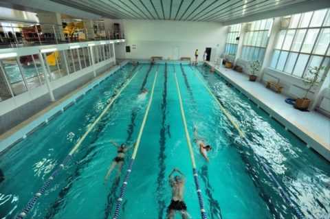 Польза плаванья в бассейне.