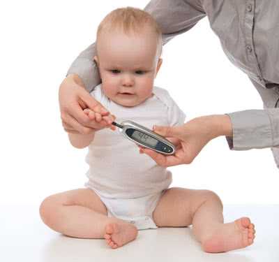 Проверка уровня сахара в крови ребенка