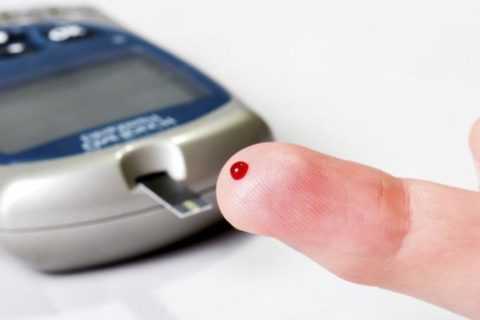 Распознать передозировку инсулина поможет домашний глюкометр.