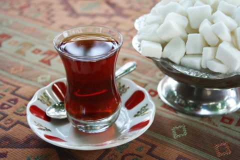 Сладкий чай или какая-либо сладость – первое средство помощи при гипогликемии. Сладкий чай или какая-либо сладость – первое средство помощи при гипогликемии.