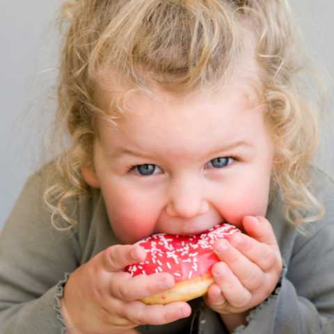 Сладости приводят к проблемам со здоровьем Сладости приводят к проблемам со здоровьем