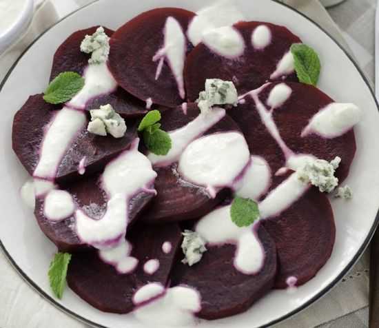 Буряк в мультиварке со сметаной