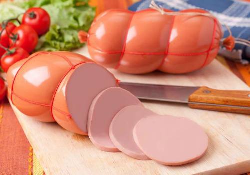 нарезанная вареная колбаса