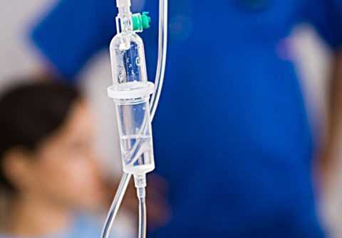 Внутривенное вливание при высоком уровне глюкозы Внутривенное вливание при высоком уровне глюкозы